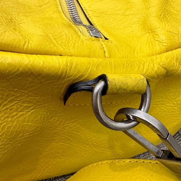 Gucci - Interlocking GG Small Convertible Duffle Bag in Crinkle Yellow Leather - Picture 6 of 16